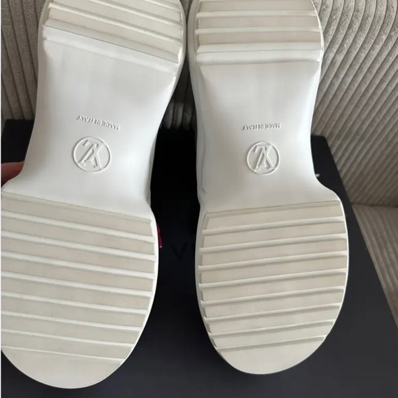 Barely worn Louis Vuitton sneakers - Picture 2 of 3